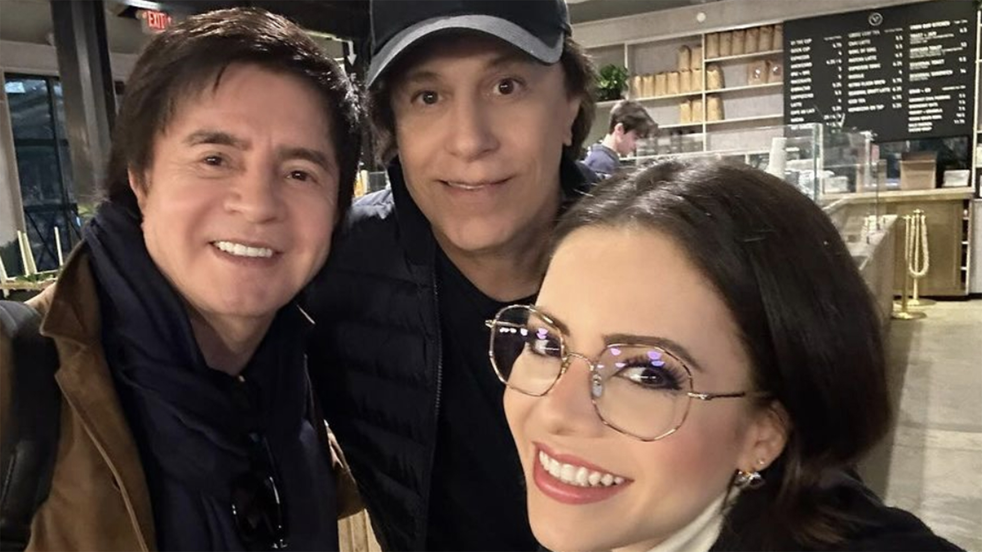 Tom Cavalcante celebra encontro com Sandy e Xororó durante férias
