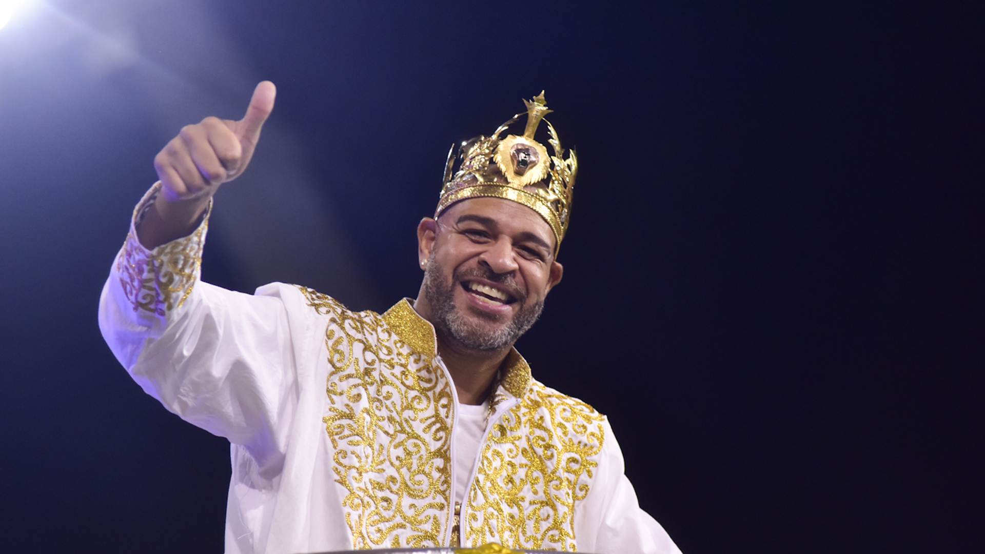 Saiba qual é o preço da coroa de ouro que Adriano Imperador usou em desfile