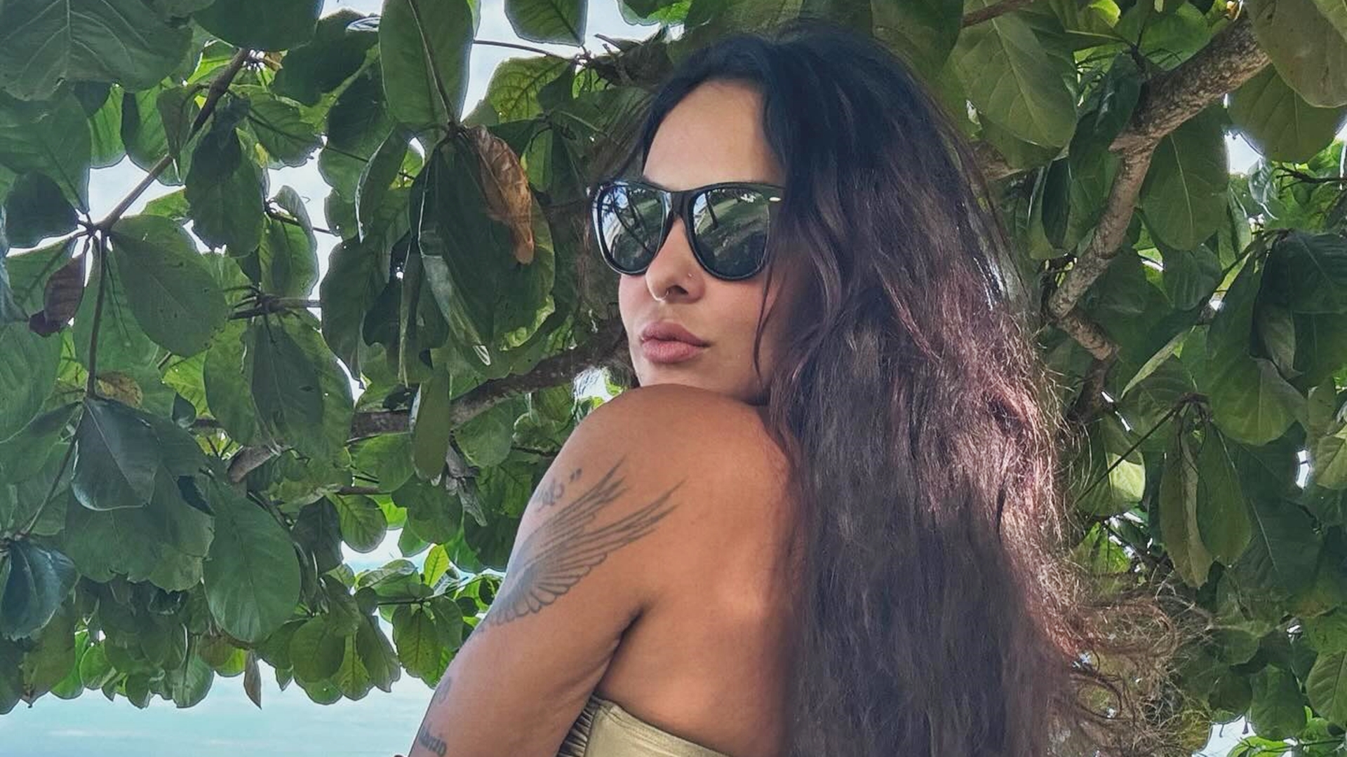 Alinne Rosa explica sobre viagem com Caio Castro para Morro de São Paulo
