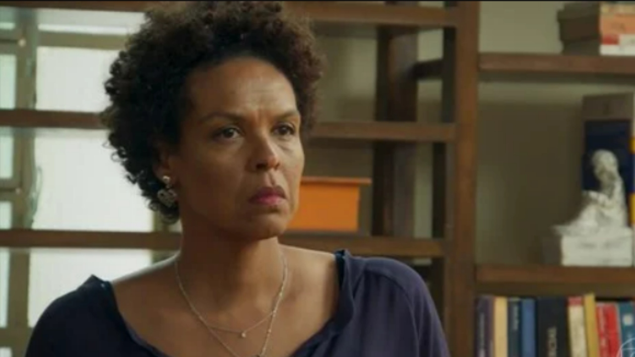 Ana Carbatti aponta semelhança da vida pessoal com personagem na TV