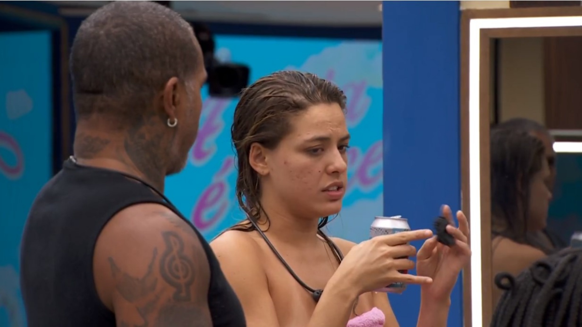 BBB 24: Beatriz leva atenção enquanto toma banho com Alane: “Não pode”