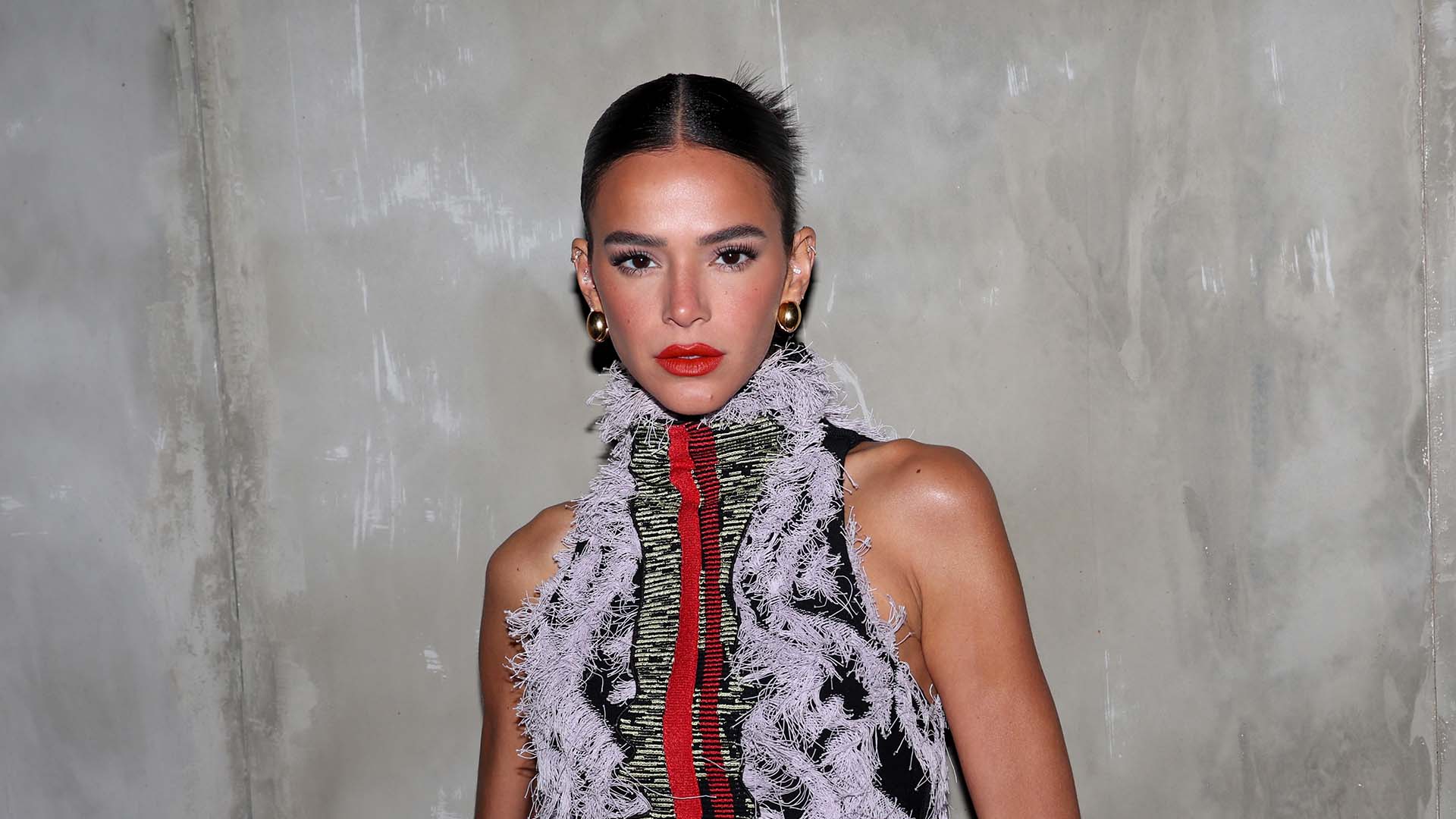 Bruna Marquezine rouba a cena na Semana de Moda de Milão