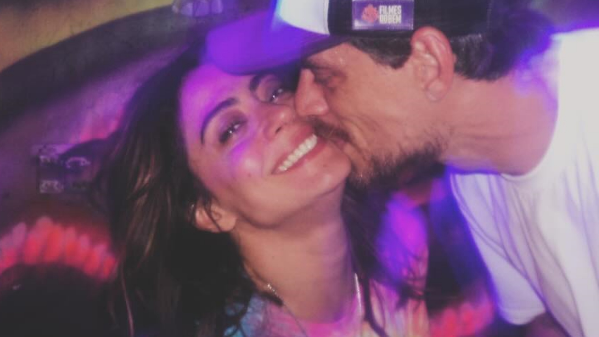 Carol Castro surge em clima de romance com o namorado: “Meu amor”