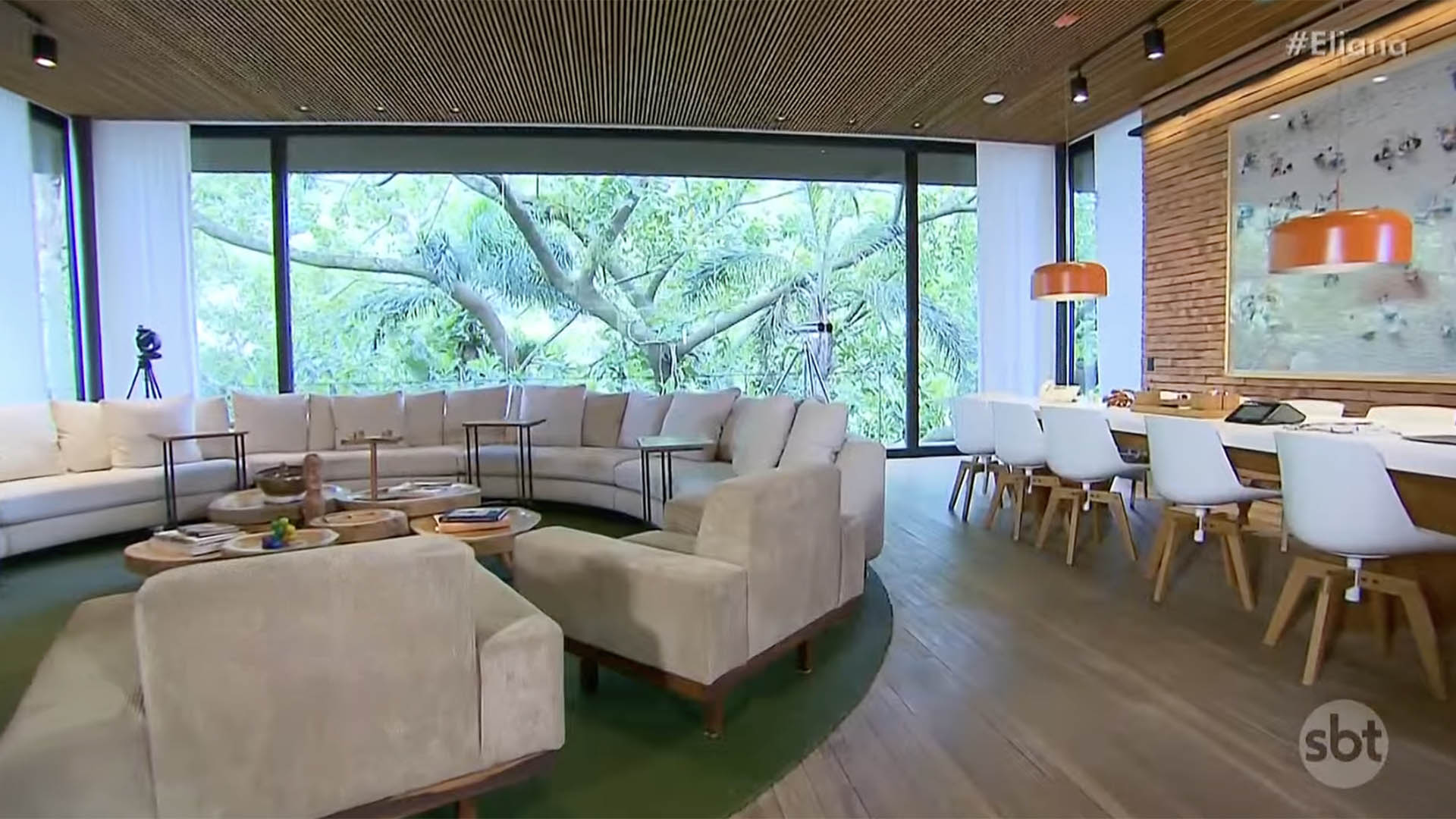 Angélica exibe detalhes da decoração de sua mansão luxuosa