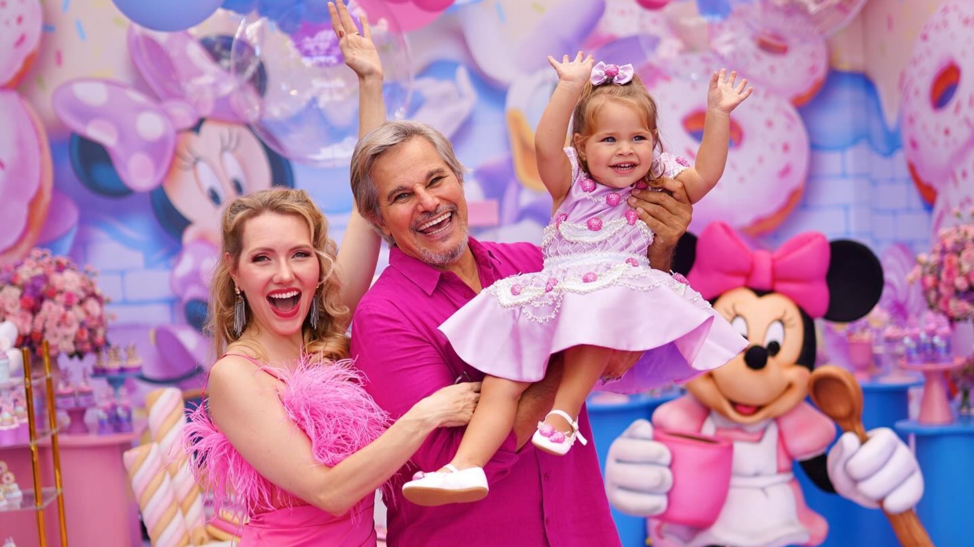 Com festa luxuosa, Edson Celulari e Karin Roepke comemoram aniversário da filha