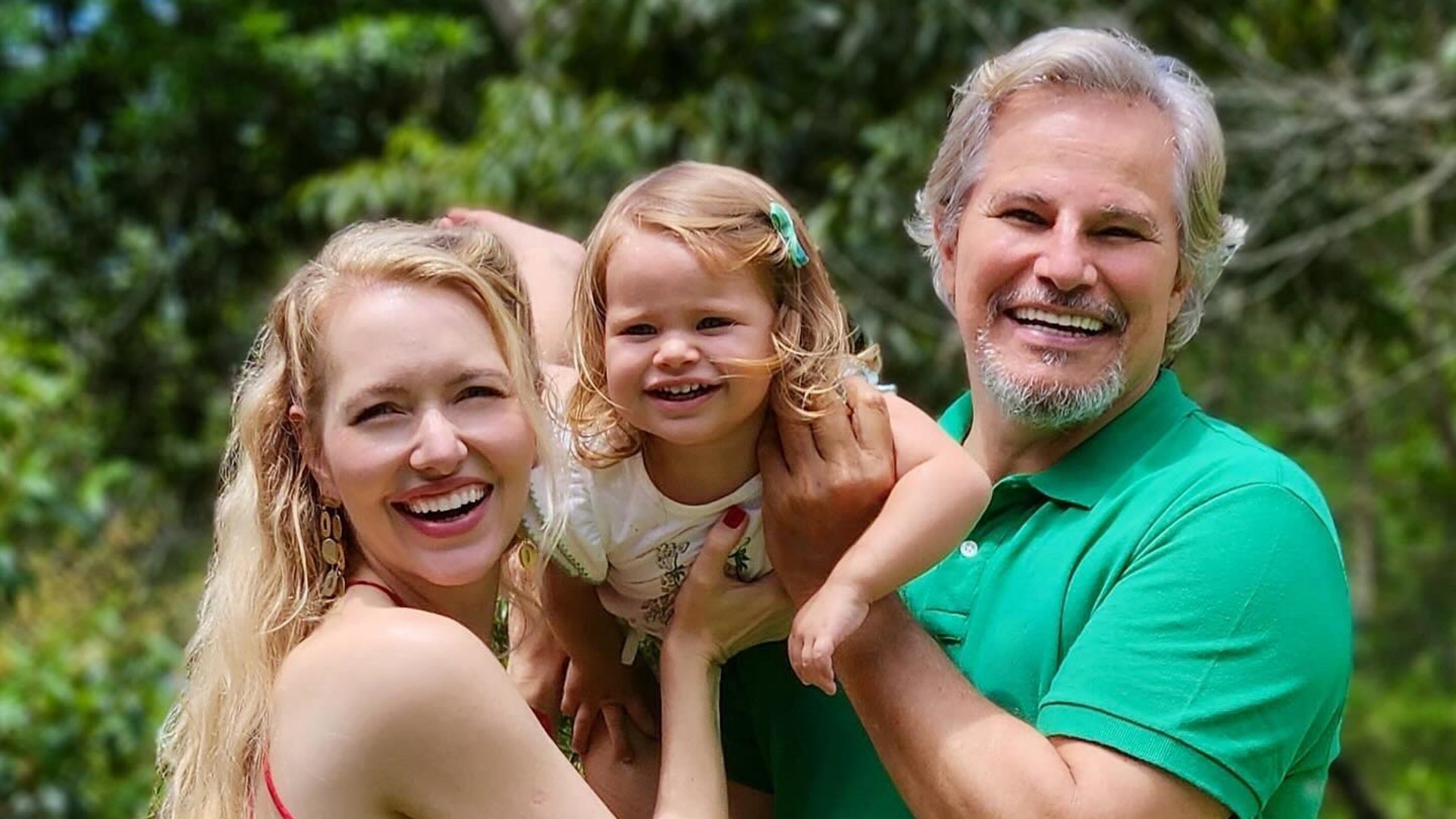 Edson Celulari e Karin Roepke celebram aniversário de 2 anos da filha