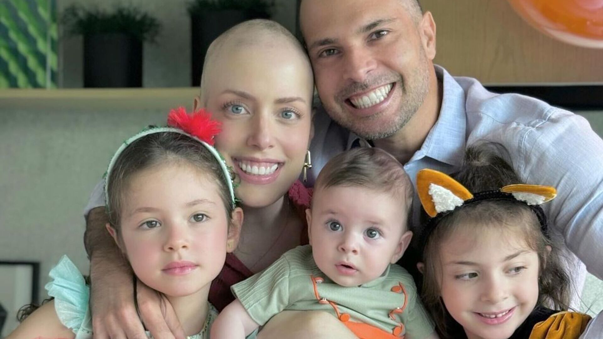 Em casa, Fabiana Justus consegue comemorar mesversário do filho
