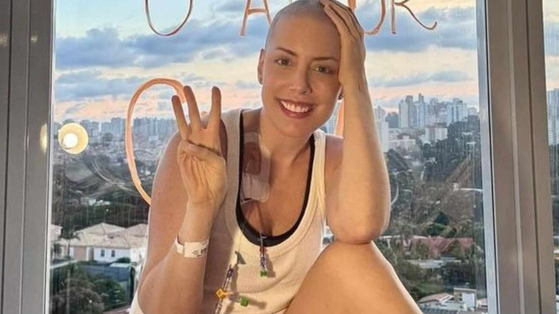 Após raspar o cabelo, Fabiana Justus bate 3 milhões de seguidores