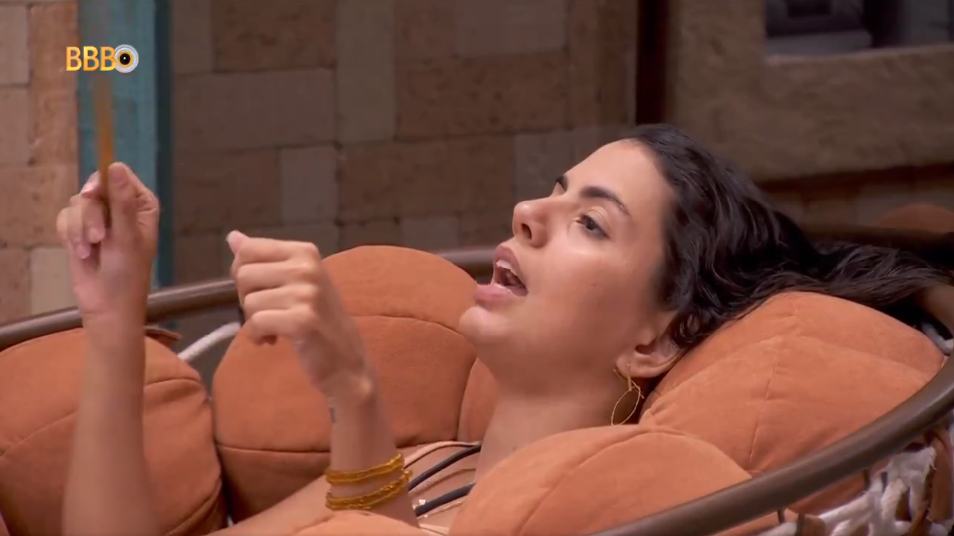 BBB 24: Fernanda solta a voz na academia e impressiona: “Que voz linda!”
