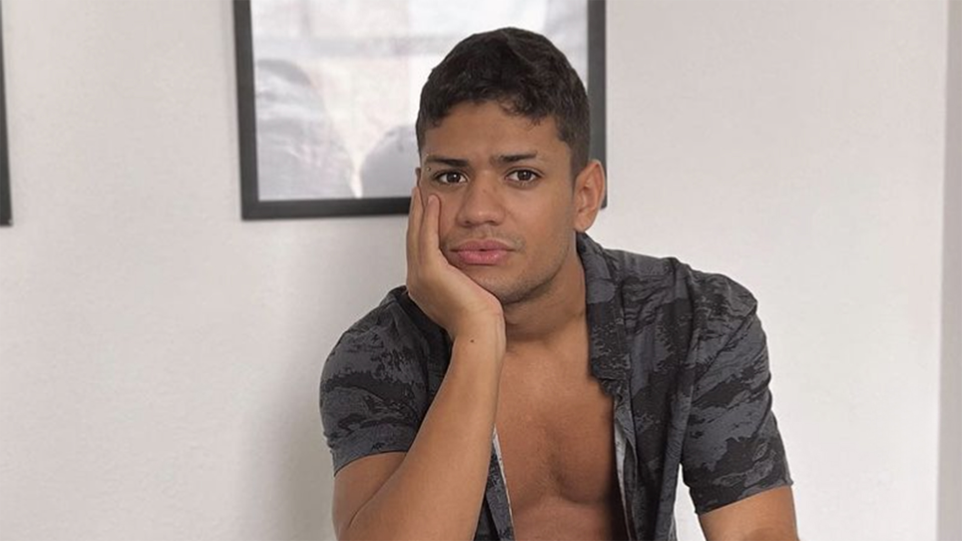 Gabriel Santana revela como é o seu novo apartamento em São Paulo
