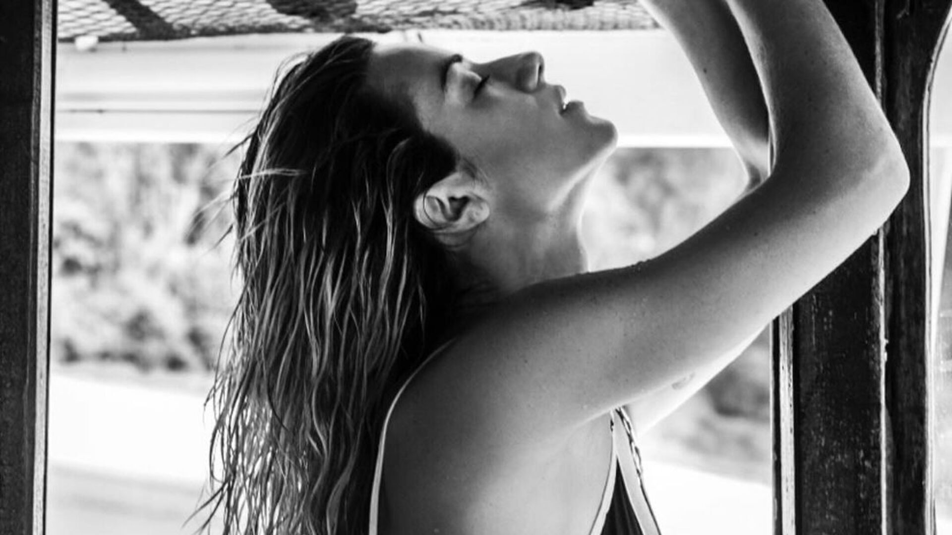 Giovanna Ewbank explode a temperatura com cliques em barco