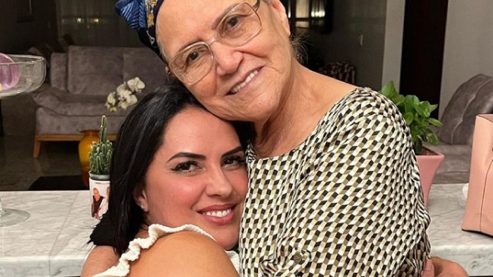 Graciele Lacerda se derrete ao receber elogios da mãe de Zezé: ‘Querida nora’