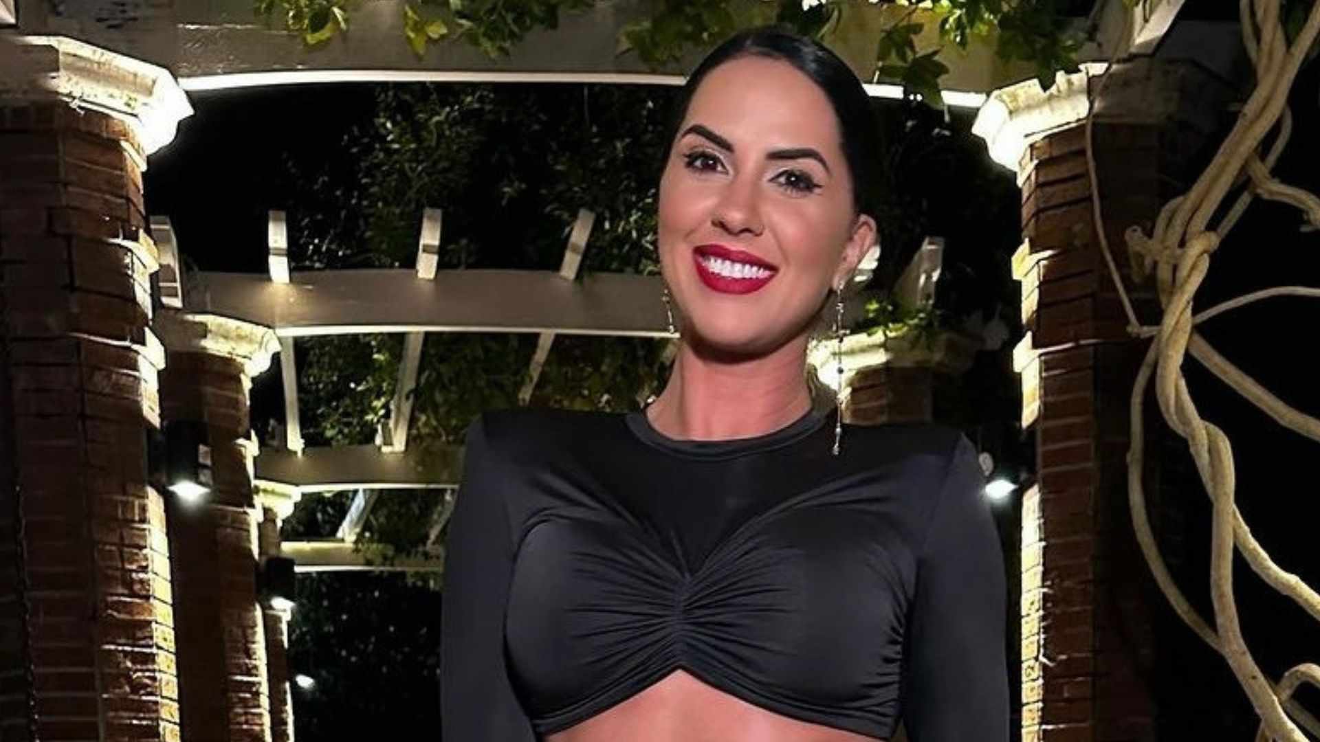 Que barriga é essa? Graciele Lacerda choca ao surgir de cropped