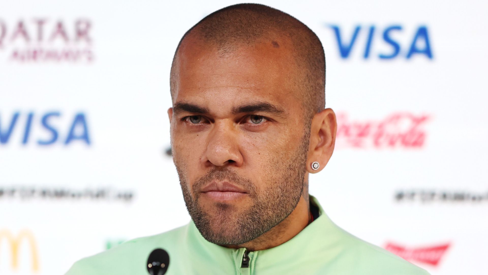 Jornalista detalha imagens de Daniel Alves em boate onde ocorreu suposto crime