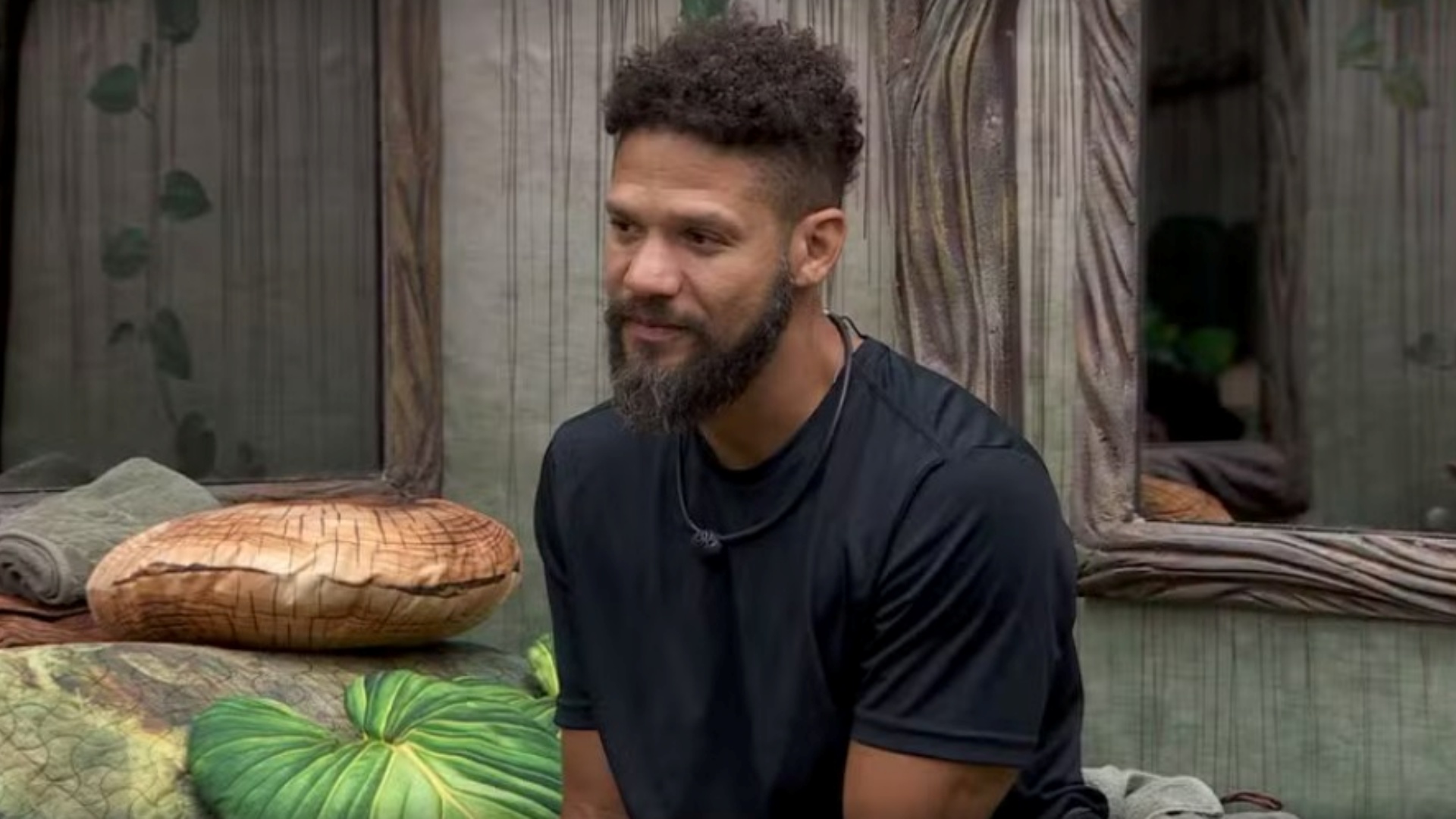 BBB 24: Juninho opina sobre brother: “Só ataca quem ele acha que é fraco”