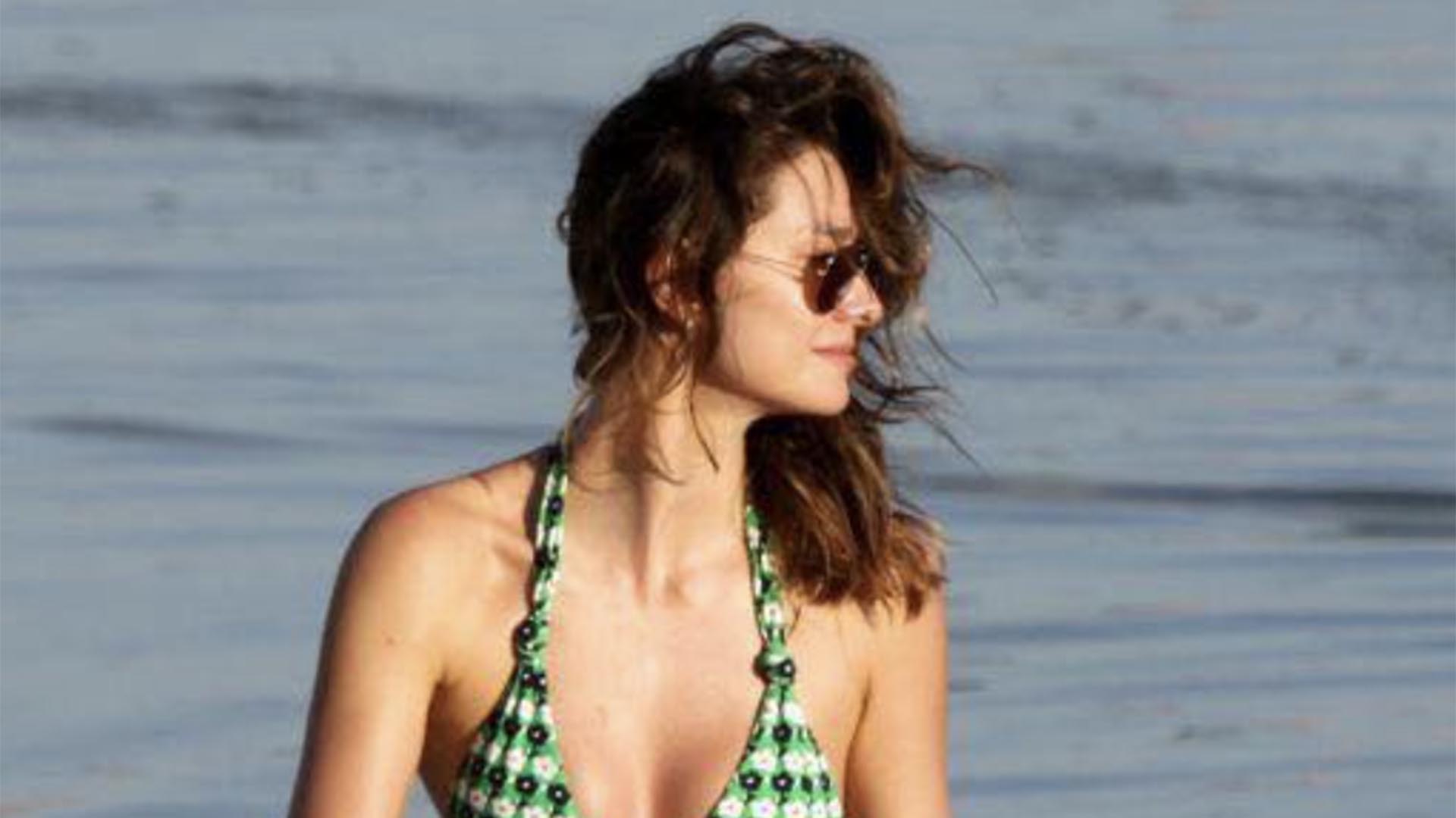 Lavínia Vlasak relembra fotos na praia e mostra sua boa forma