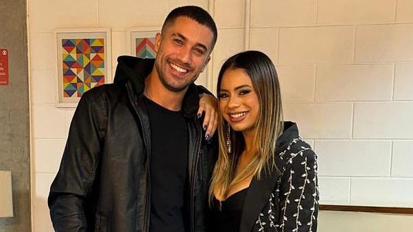 Lexa rebate críticas de que seu noivado foi precoce: ‘Quero amar’