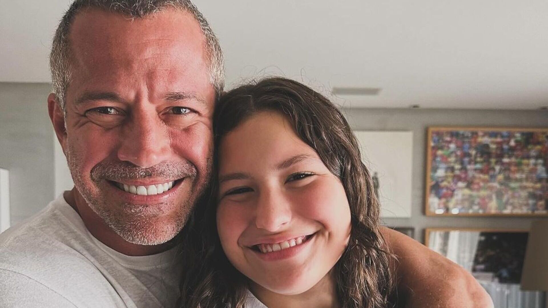 Malvino Salvador desabafa após morar longe da filha: ‘Uma eternidade’