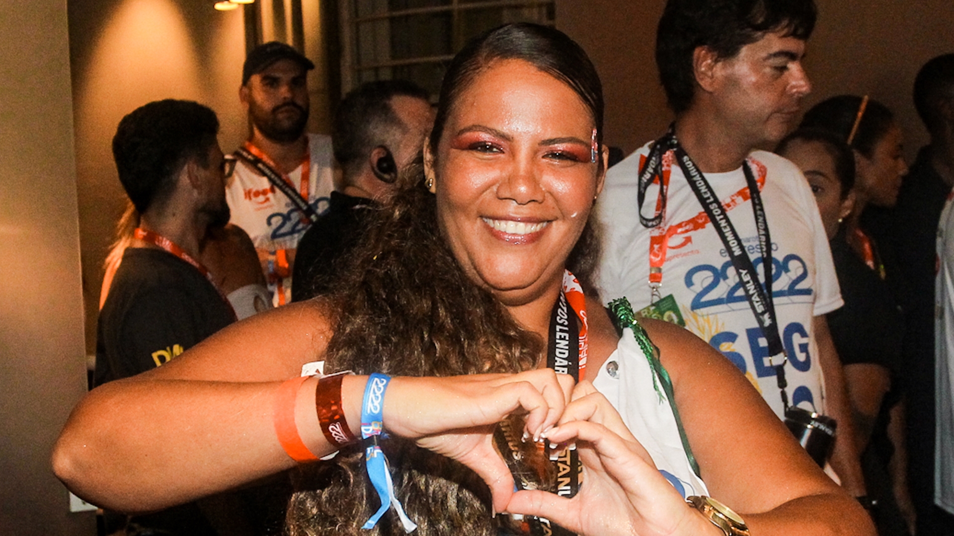 Esposa de Davi, do BBB 24, vira estrela de camarote e curte com famosos: ‘Dia especial’