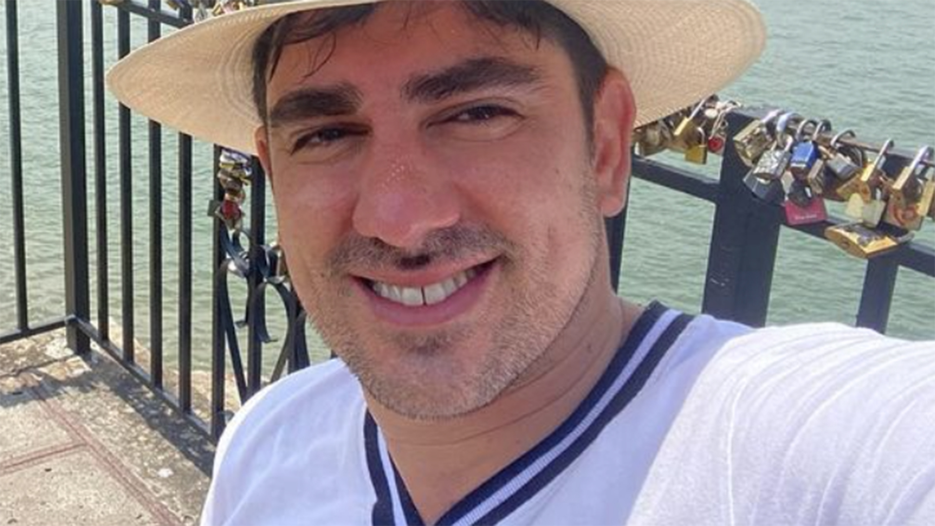 Marcelo Adnet se pronuncia após vídeo polêmico de beijo no carnaval