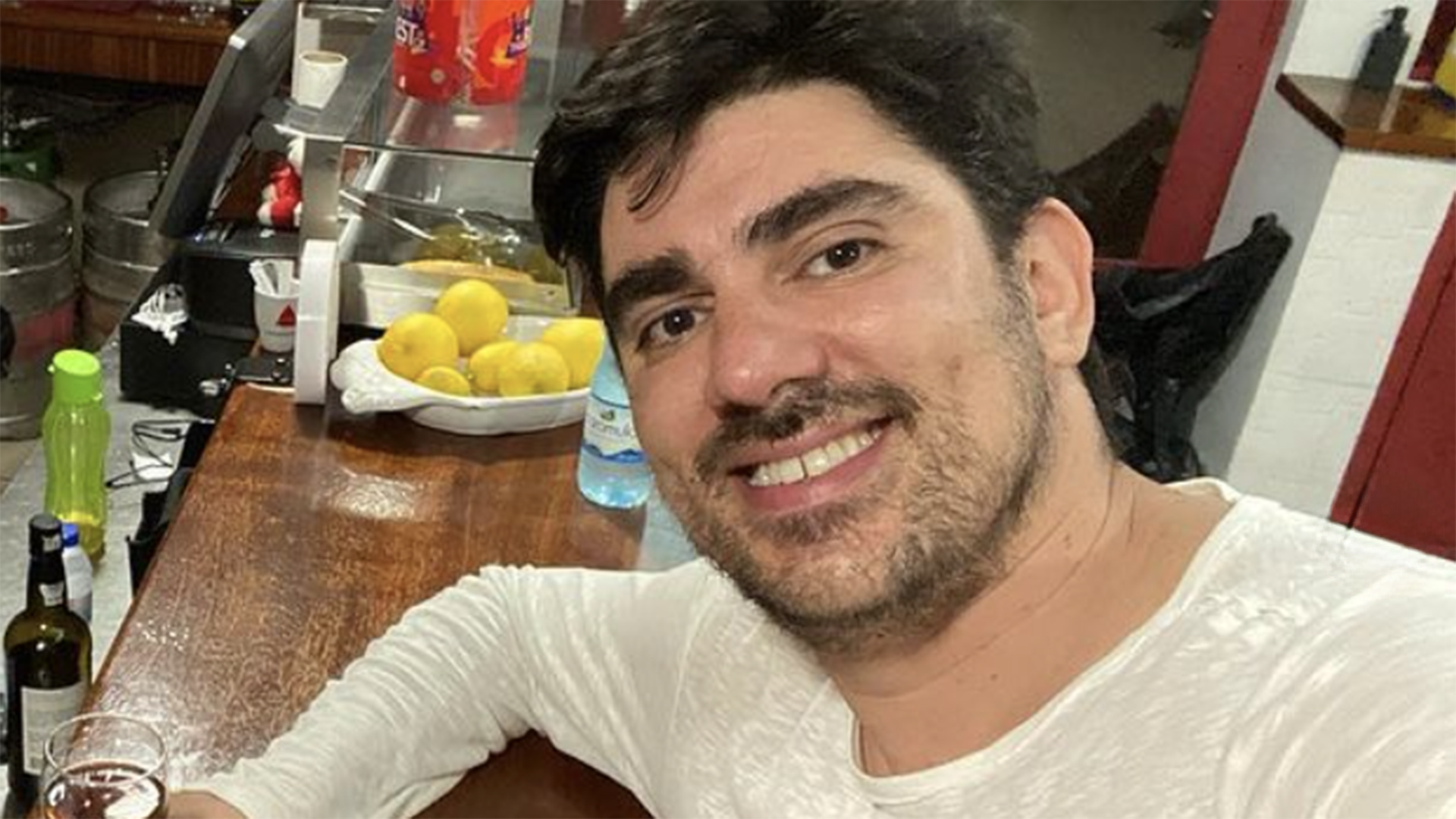 Eita! Colunista diz que Marcelo Adnet traiu a esposa
