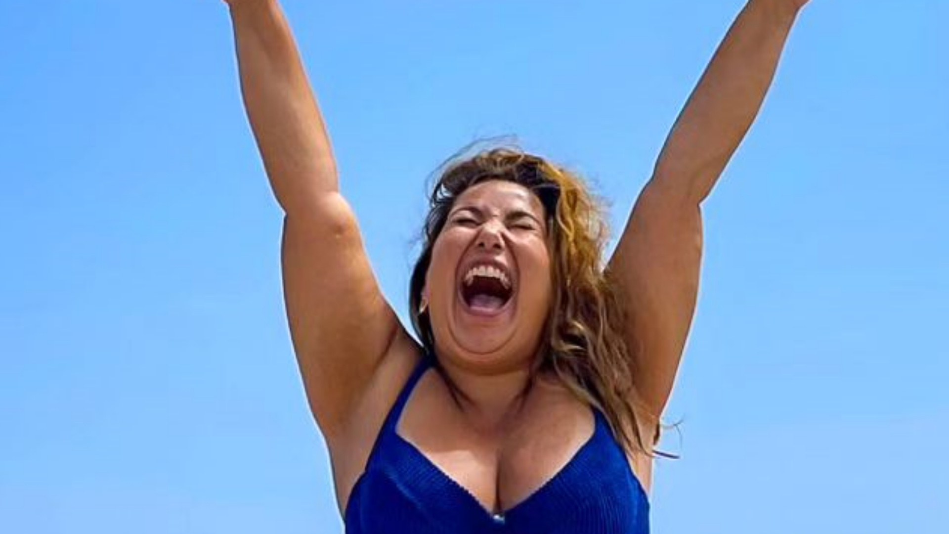 Mariana Xavier chama atenção em clique na praia: “Lindíssima”