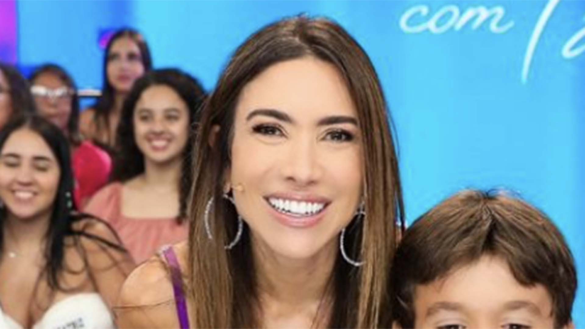 Filhos de Patricia Abravanel visitam o programa da mãe no SBT