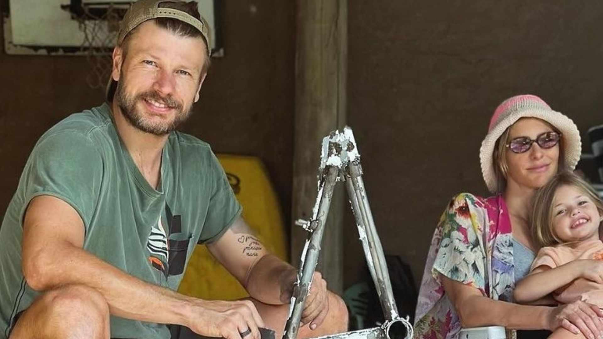 Gente? Rodrigo Hilbert faz bicicleta para a filha caçula: ‘Deu trabalho’