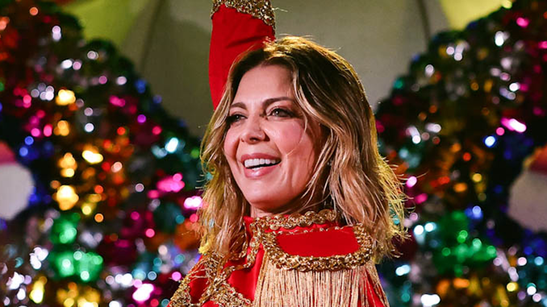 Sheila Mello se veste de Paquita para show no Navio da Xuxa