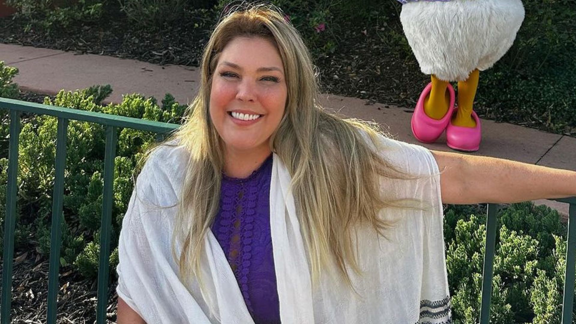 Simony se surpreende com tamanho do cabelo natural após tratamento de câncer