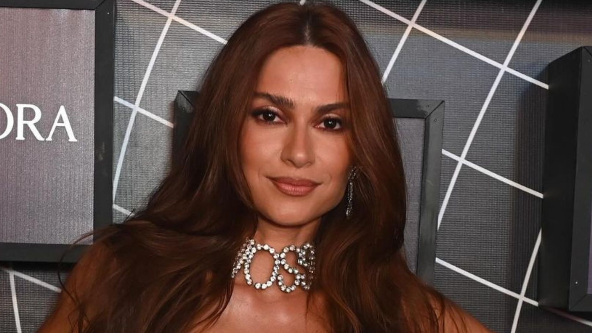 Thaila Ayala surge impecável com look ousado para o Carnaval: “Deusa!”
