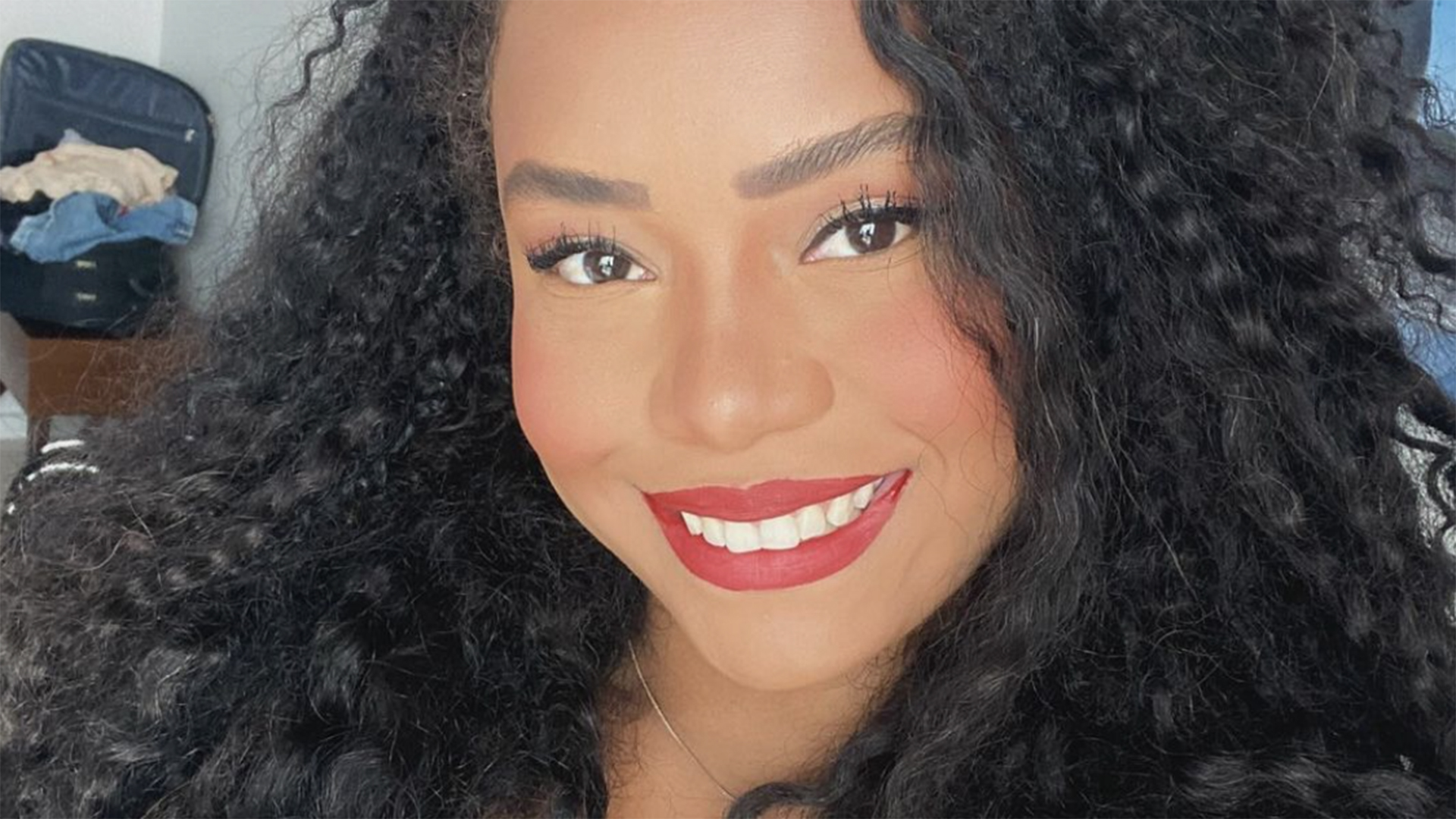 Lembra dela? Ex-BBB Thalyta faz lipoaspiração e mostra o resultado