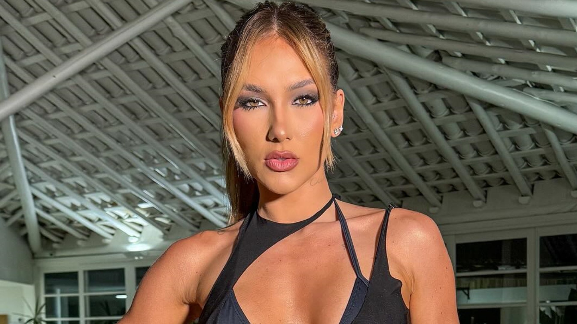 Grávida, Virginia Fonseca é detonada ao usar look minúsculo
