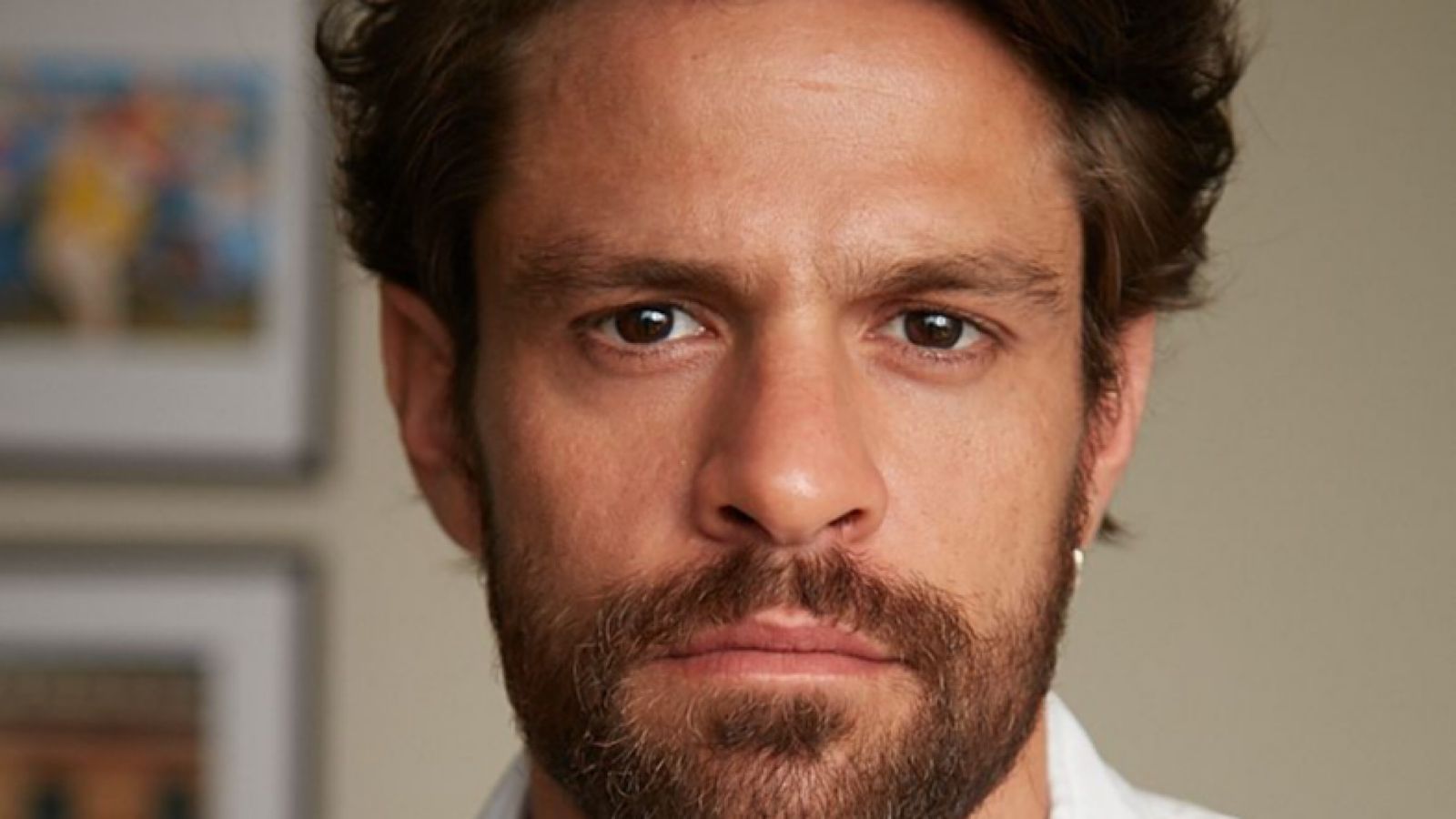 Alejandro Claveaux conclui série e volta às novelas como garimpeiro misterioso
