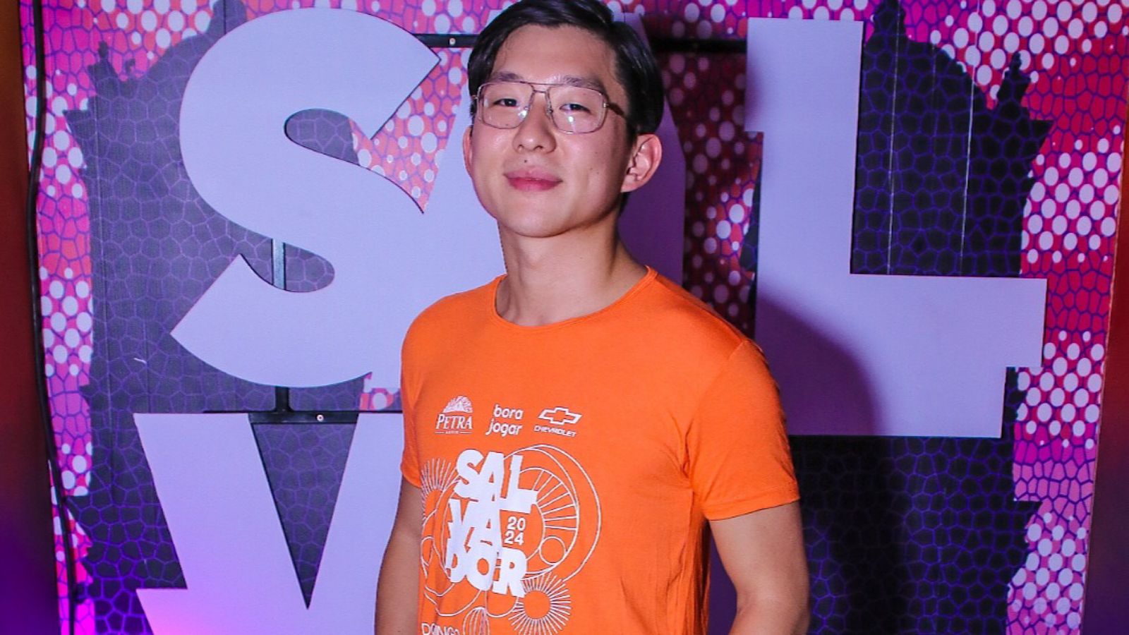 Pyong Lee se joga no Carnaval pela primeira vez: ‘Energia surreal’