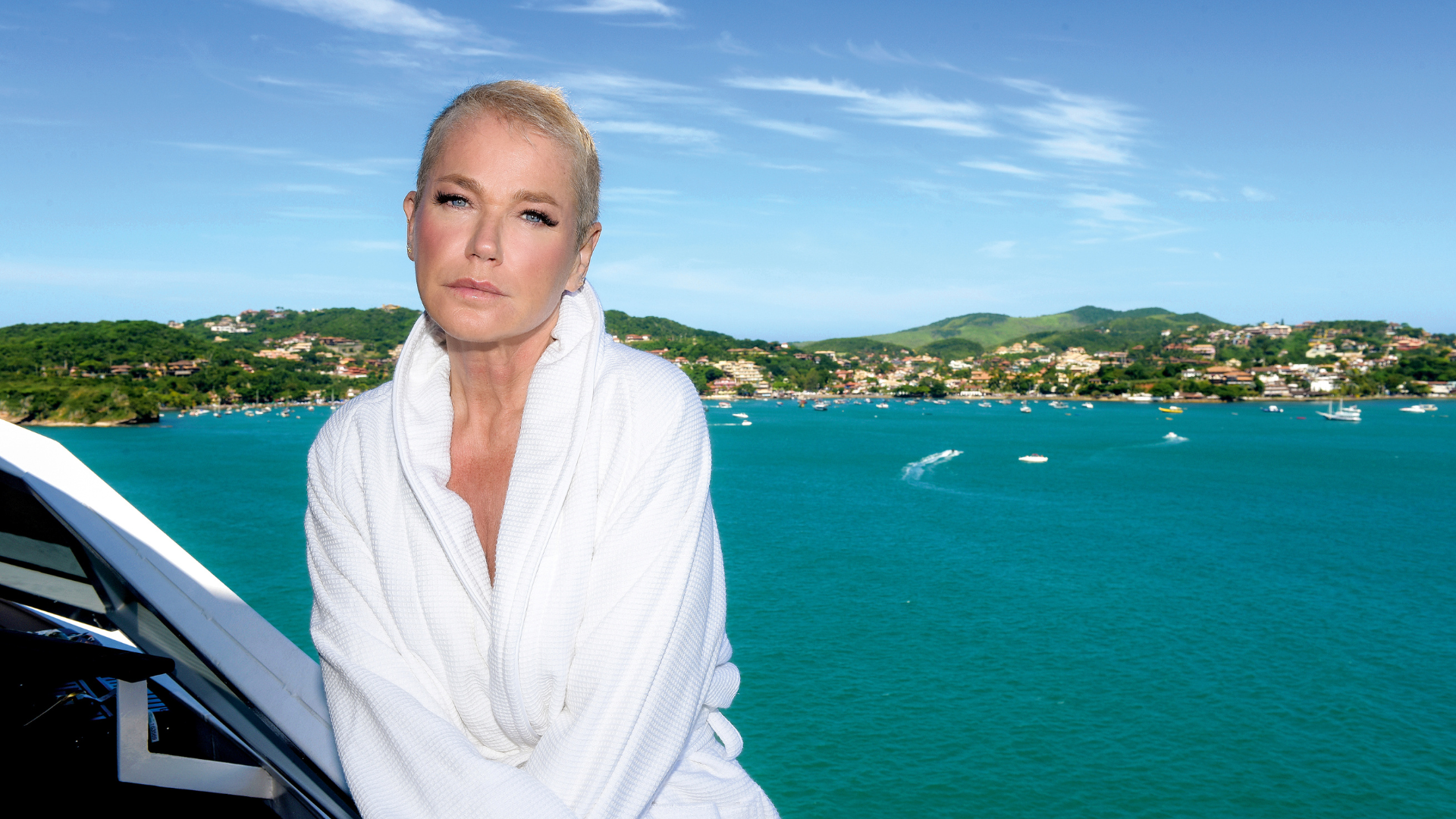 Xuxa aprofunda relação com os fãs em navio e fala em saudade da mãe: ‘Sinto muito a energia dela’