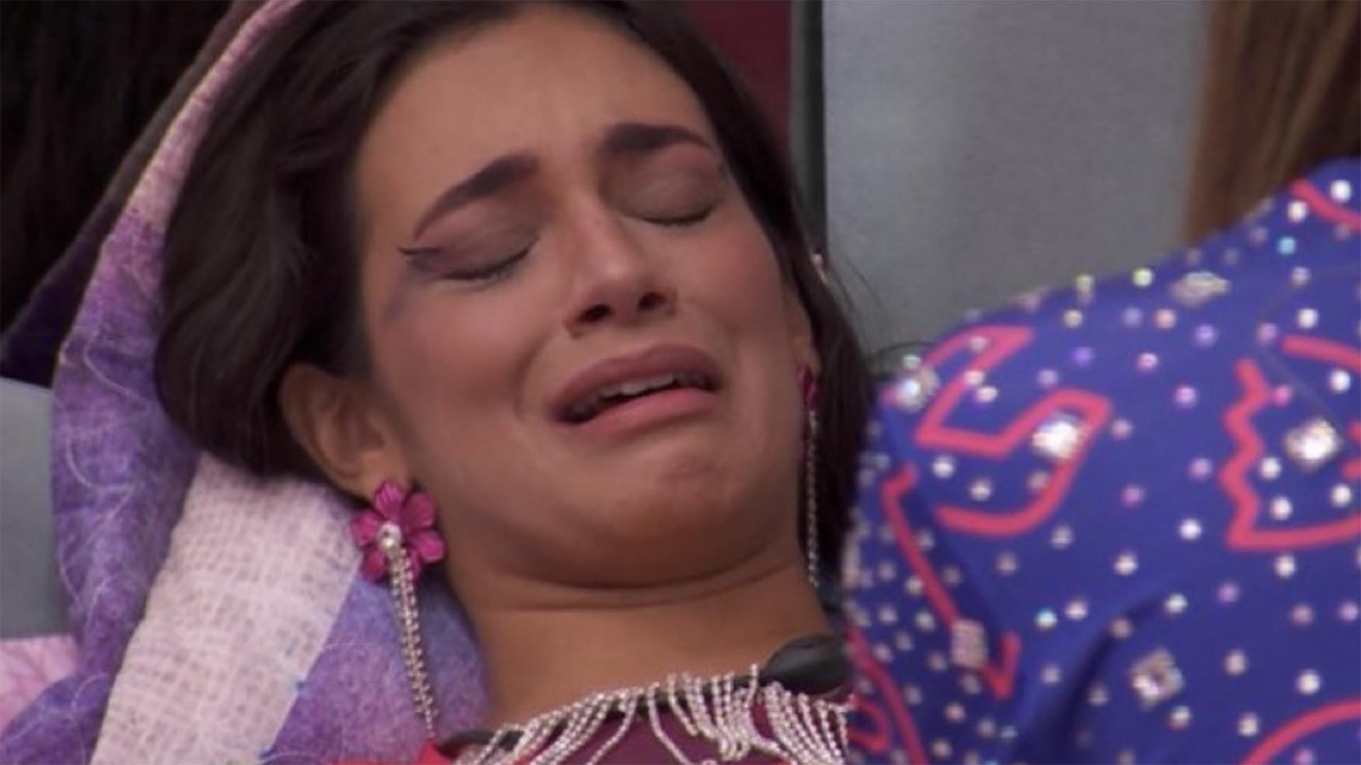 BBB 24: Alane fica aos prantos na casa e desabafa