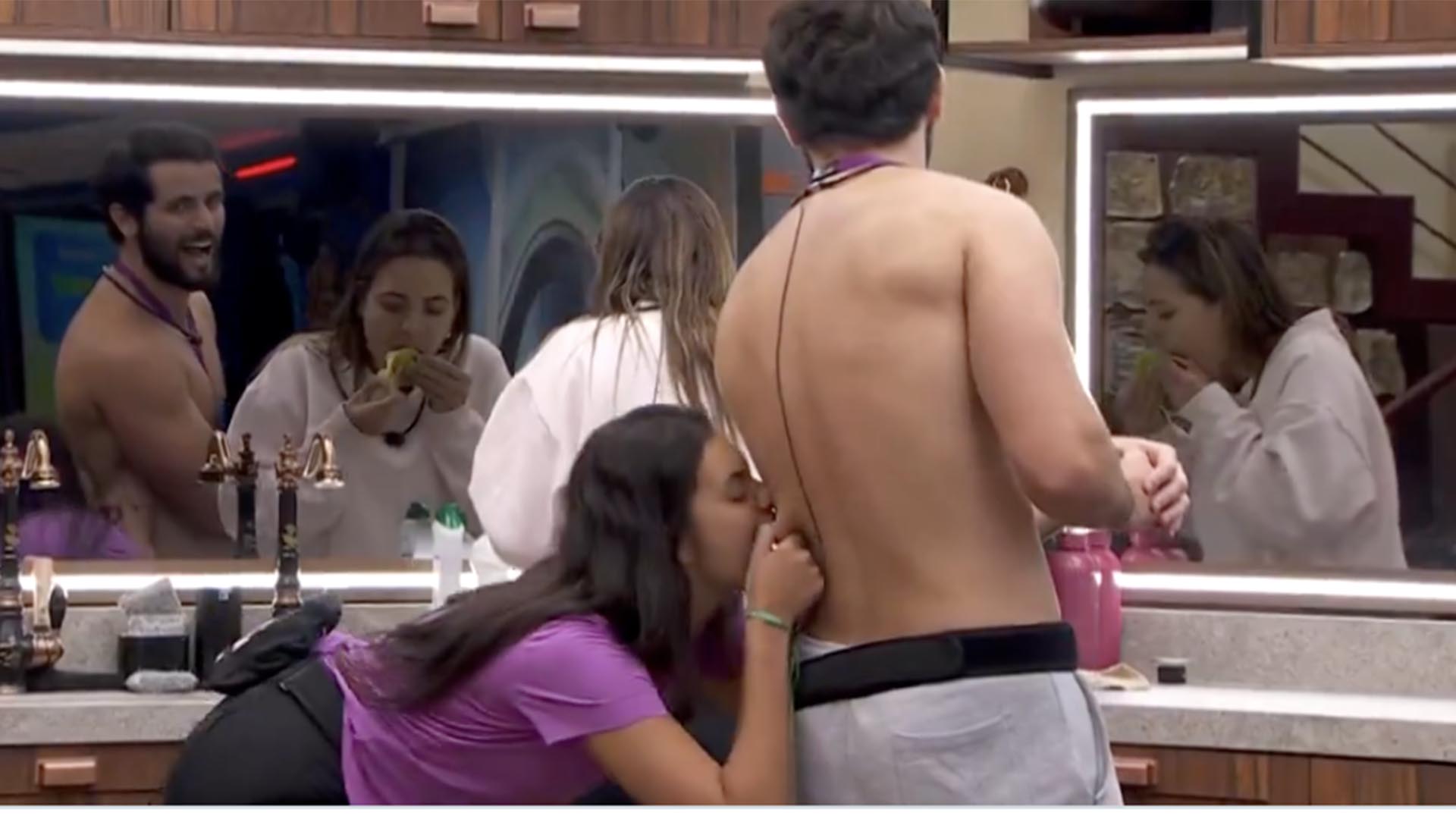 BBB 24: Gente! Alane morde a cintura de Matteus