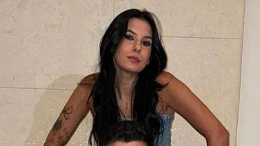 Ana Castela abre as portas de sua casa e mostra coleção de botas e chapéus