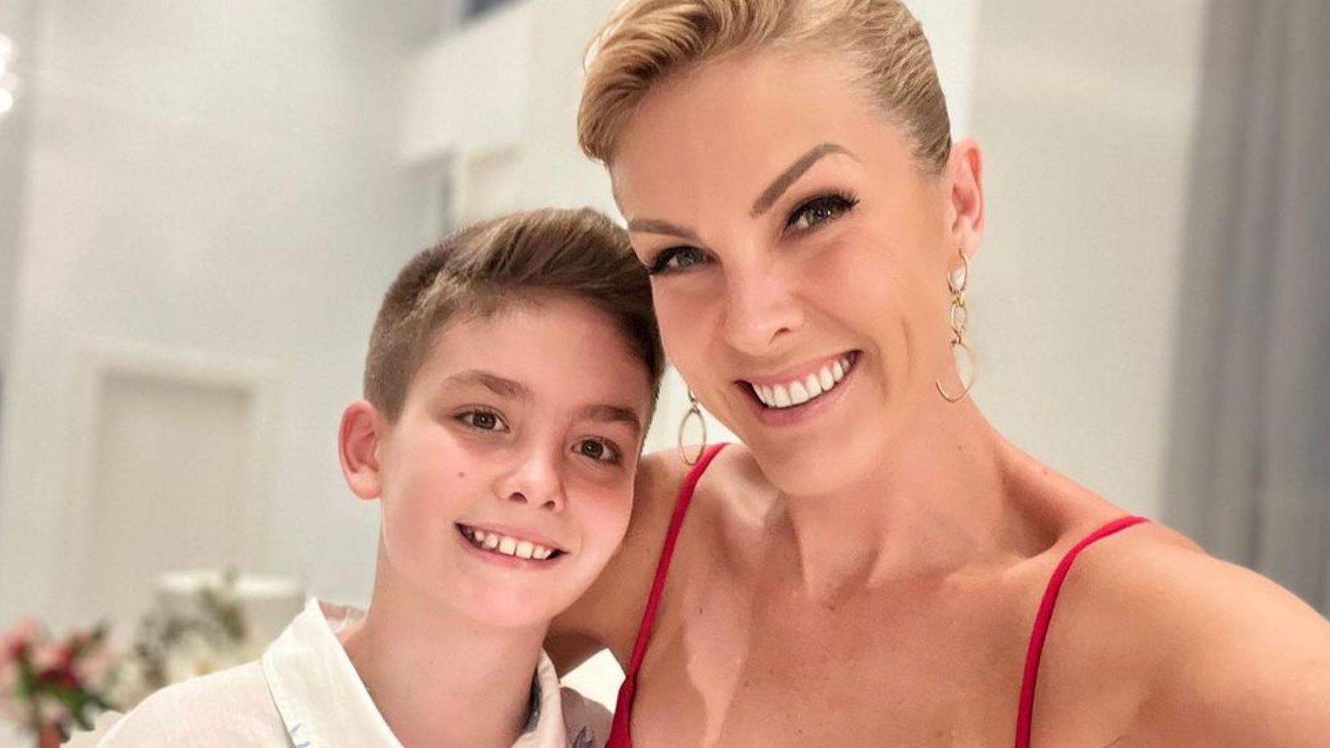 Ana Hickmann celebra início de novo ciclo ao lado da família: ‘Mais forte e feliz’