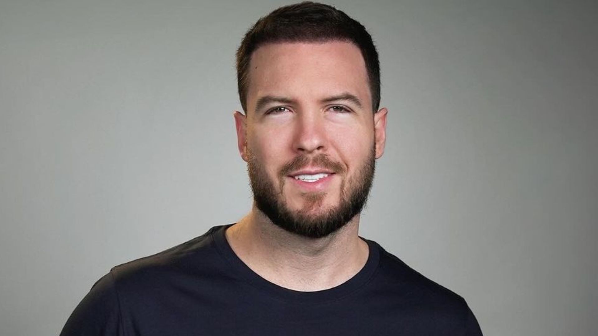 Thiago Nigro mostra antes e depois de emagrecimento: “Não desista”