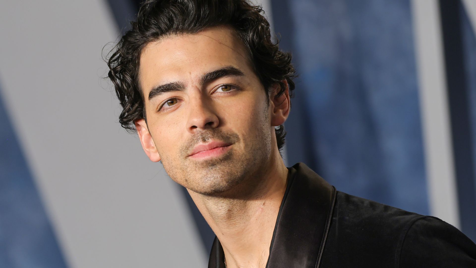 Após divórcio, Joe Jonas estaria vivendo affair com modelo