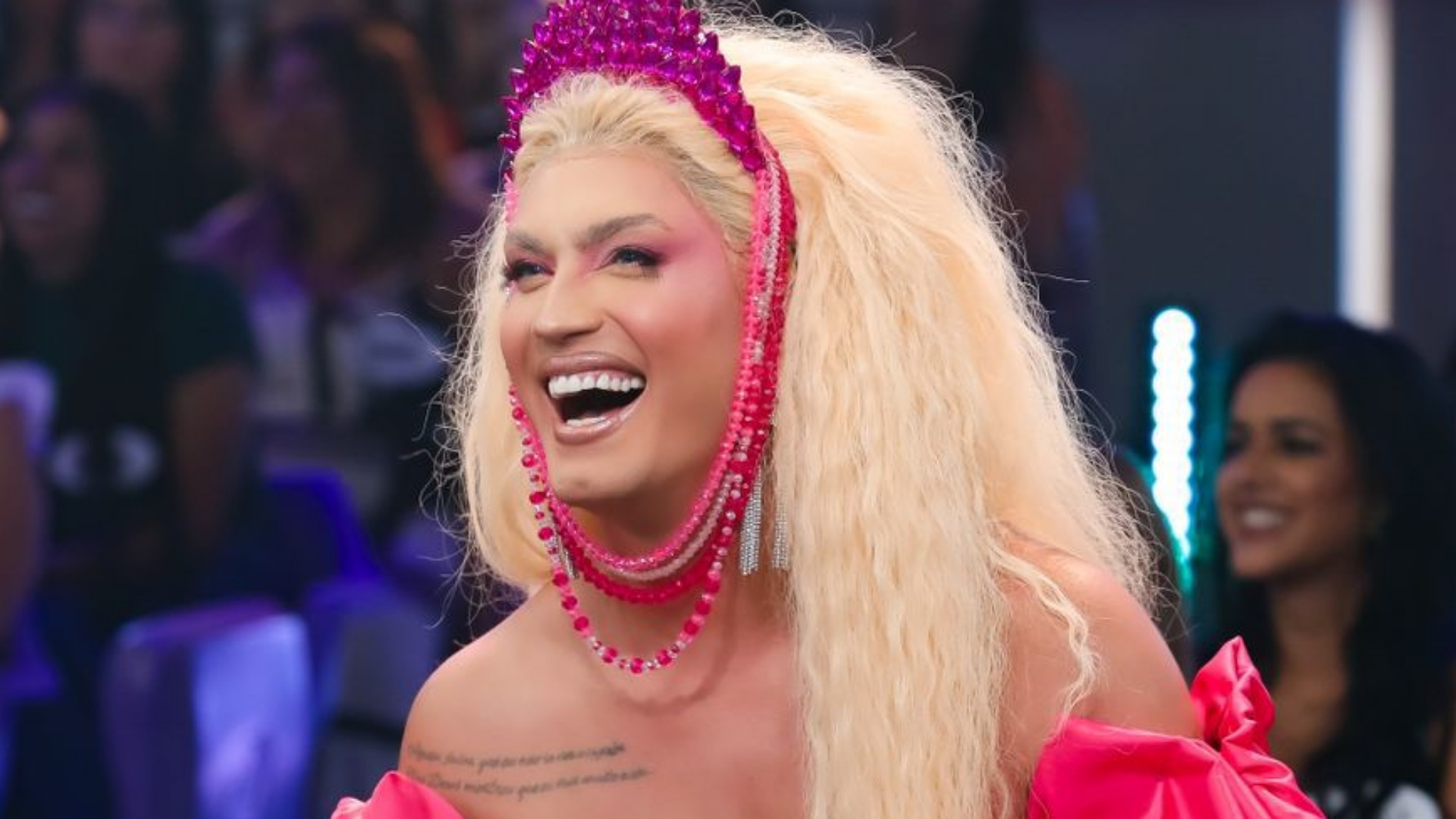 Aretuza Lovi homenageia Elke Maravilha em programa do SBT: “Inspiração”