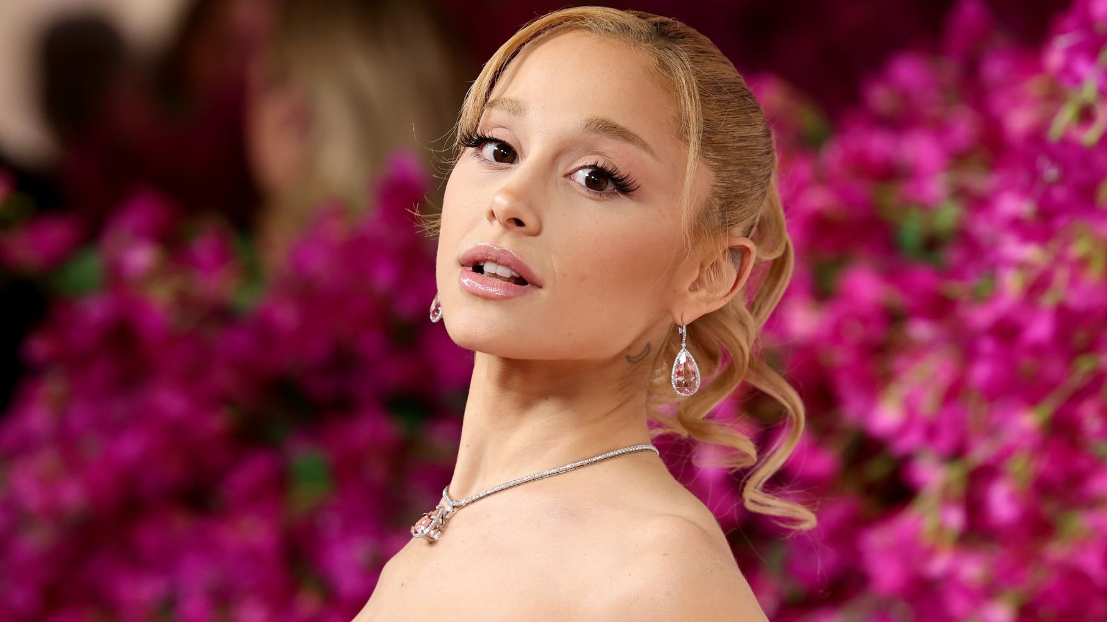 Ariana Grande teria revelado traição de ex-marido em novo álbum