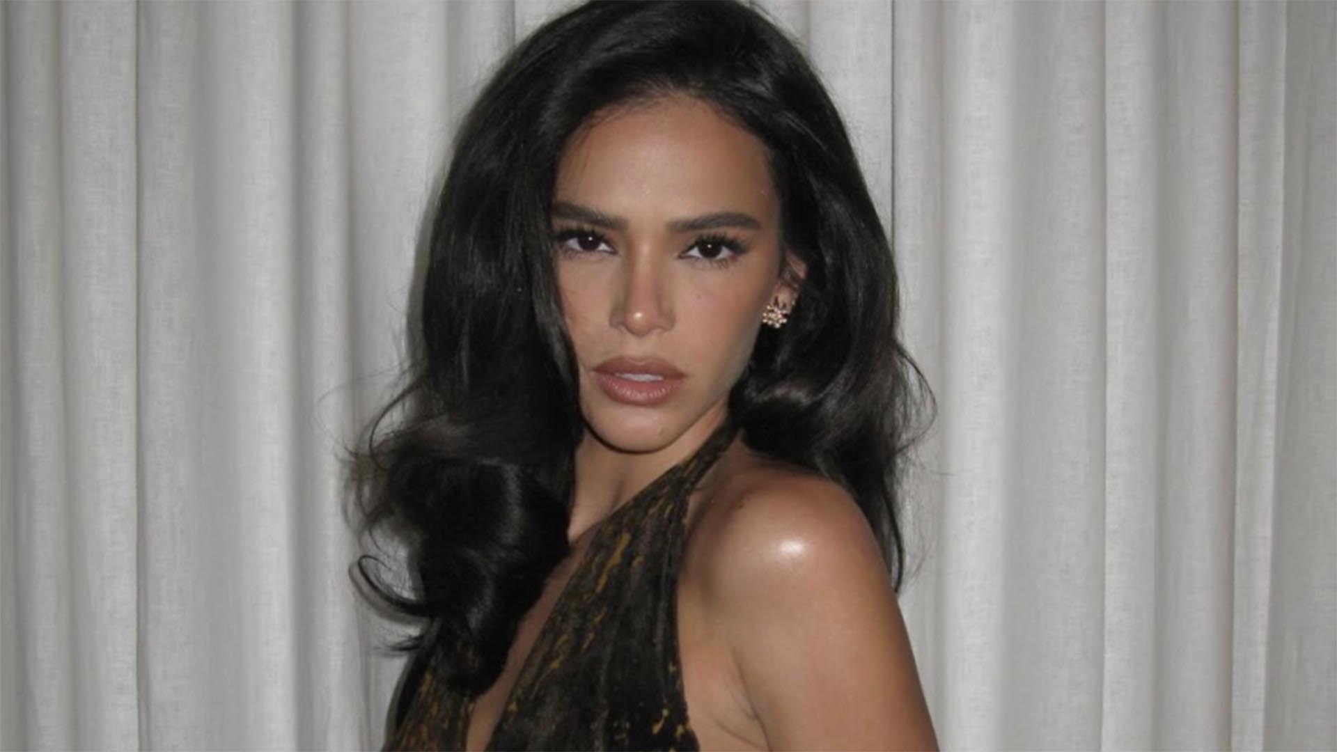 Bruna Marquezine compartilha detalhes de look usado em evento do Oscar 2024