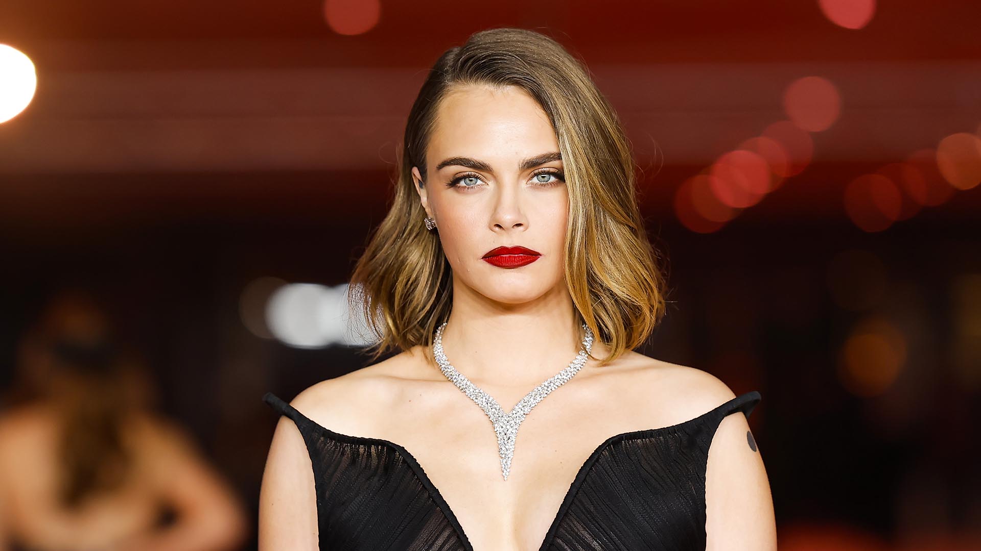 Casa de Cara Delevingne é destruída pelo fogo em incêndio