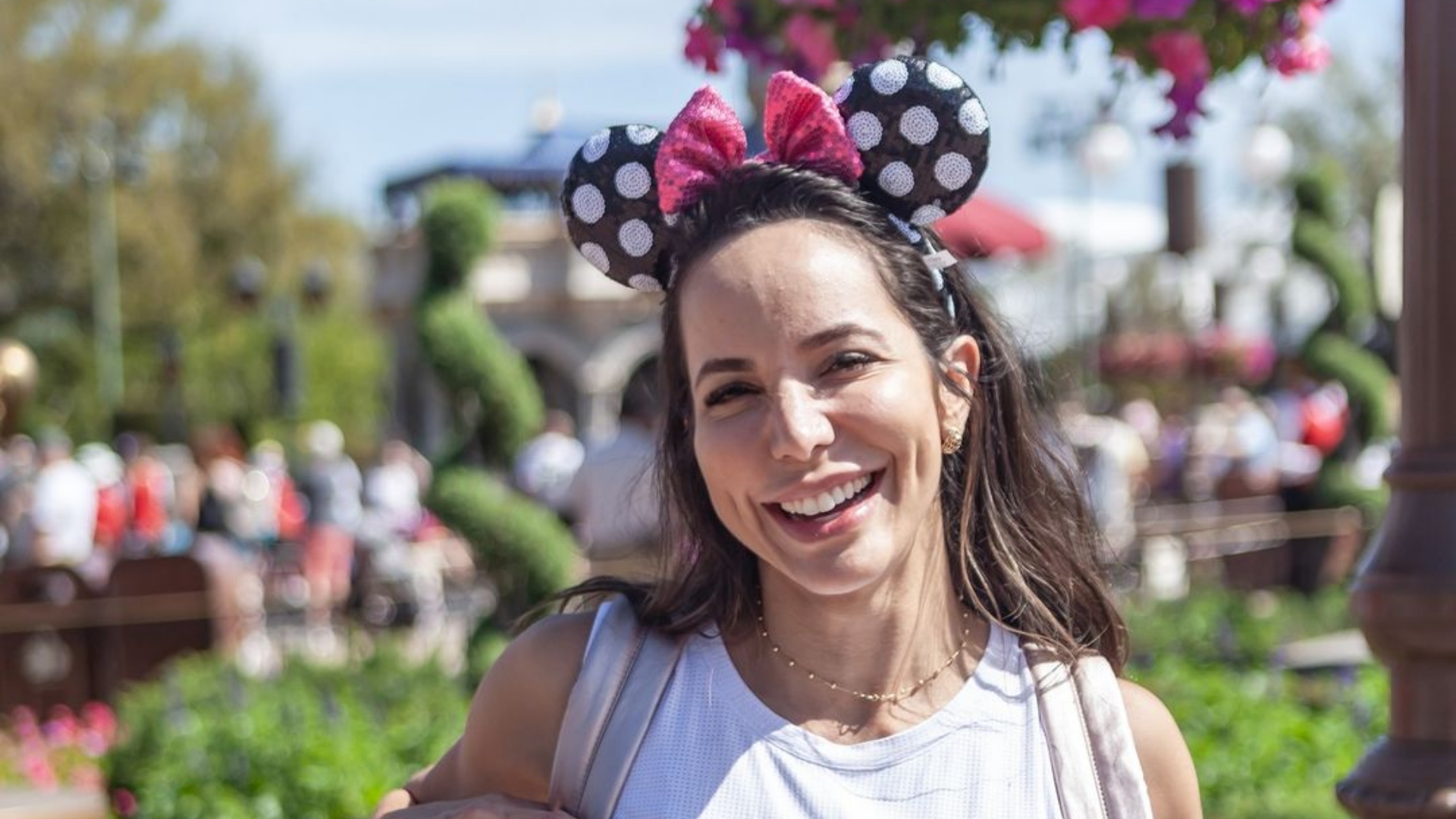 Carol Borba realiza sonho da família e se emociona: ‘De 25 anos’
