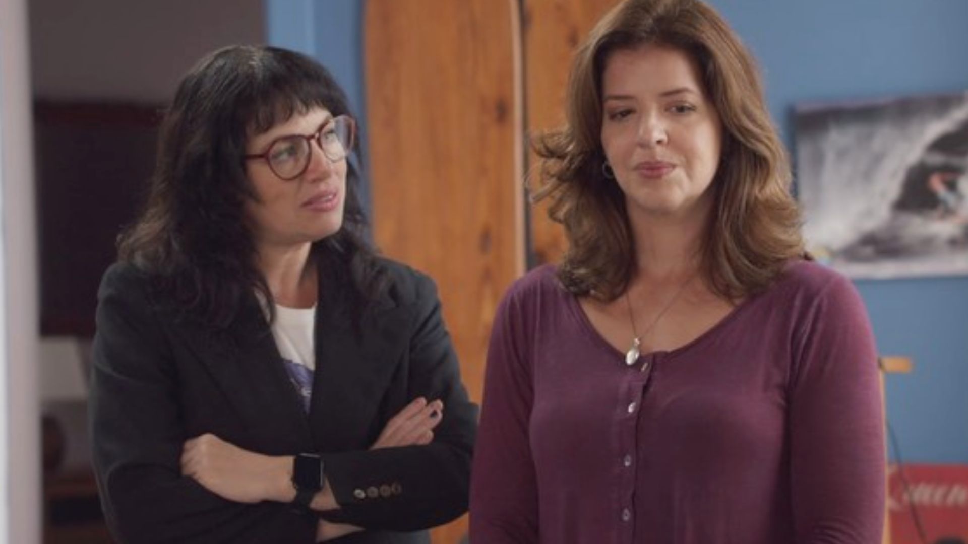 Elas por Elas: Carol e Natália trocam beijos na reta final da novela