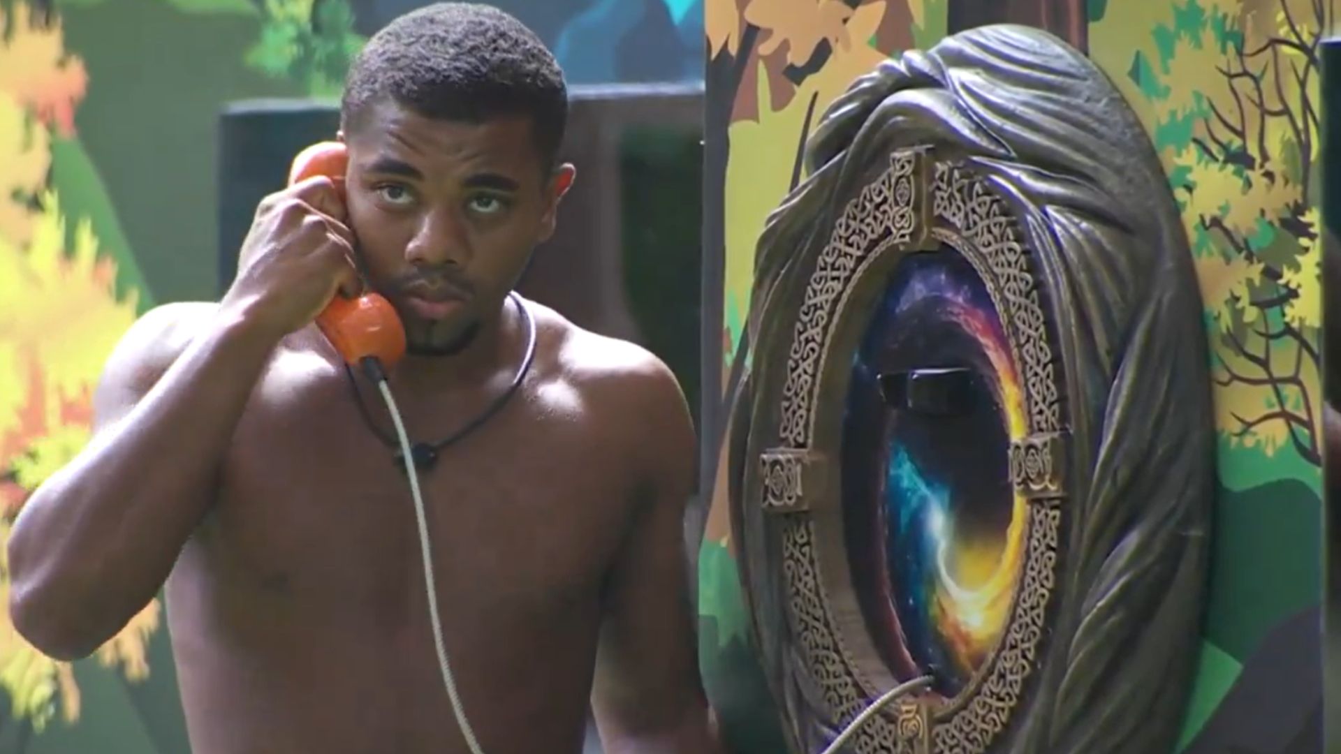 BBB 24: Davi ‘engana’ brothers após atender o Big Fone e web elogia: ‘Gênio’