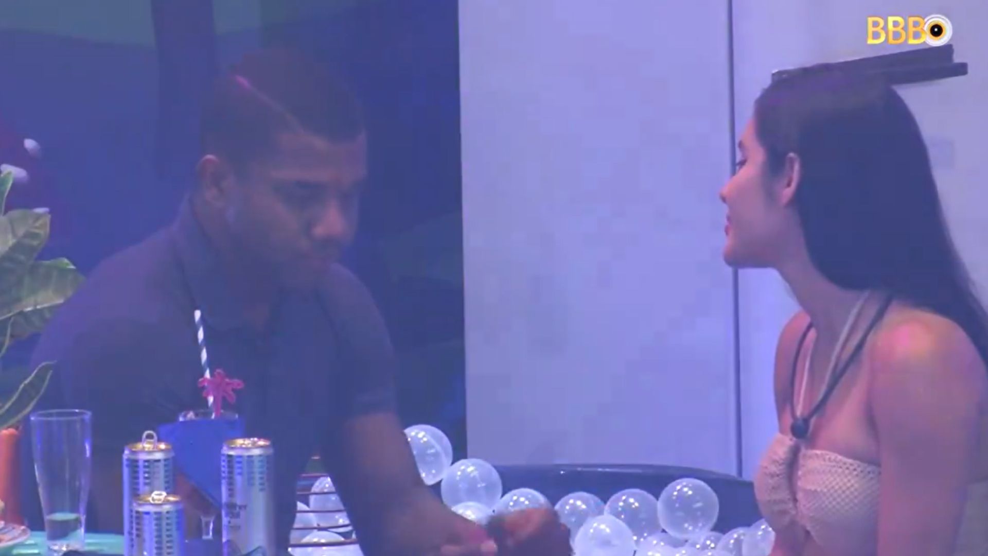 BBB 24: Davi cai no choro ao agradecer apoio de Isabelle: ‘Te amo muito’